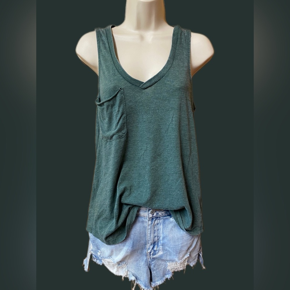 Altar’d State Green V-Neck Tank Loose Small 💚
